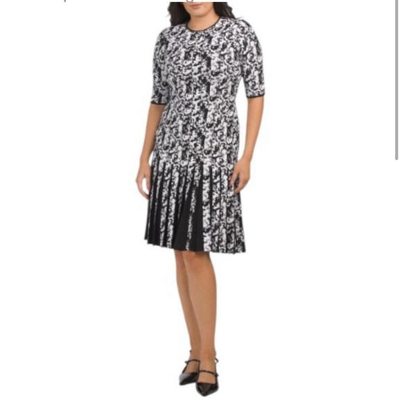 Teri Jon by Double Knit Printed Short Sleeve Box Pleated Dress.Top rated